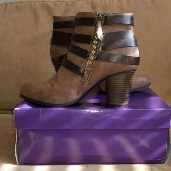 Shoes - Picture 4 of 4